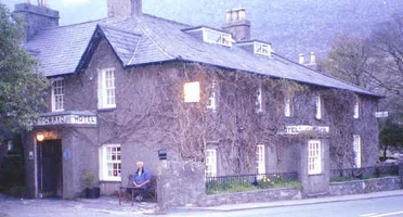 5441-2_Everest pub Wales.webp