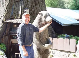 5654-Robert Phillips hamming it up.webp