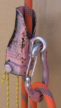 23262-Shunt w-DMM Revolver rope email.webp