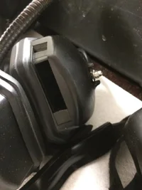 1 head set has broken battery latch.webp