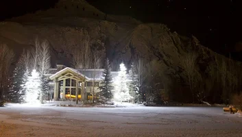 pond view wide-0989.webp