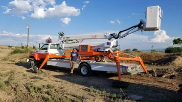 Easy Lift 87-48AJ mounted on truck.webp