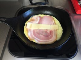 230511 Omelet w porchetta + cheddar - cook  -IMG_1058 (002).JPG