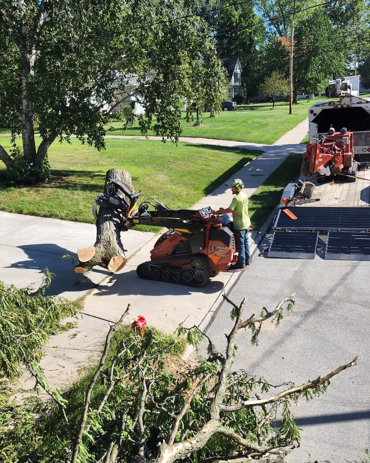 Ditch Witch SK1550 + TNAttachments Bypass Mini Grapple