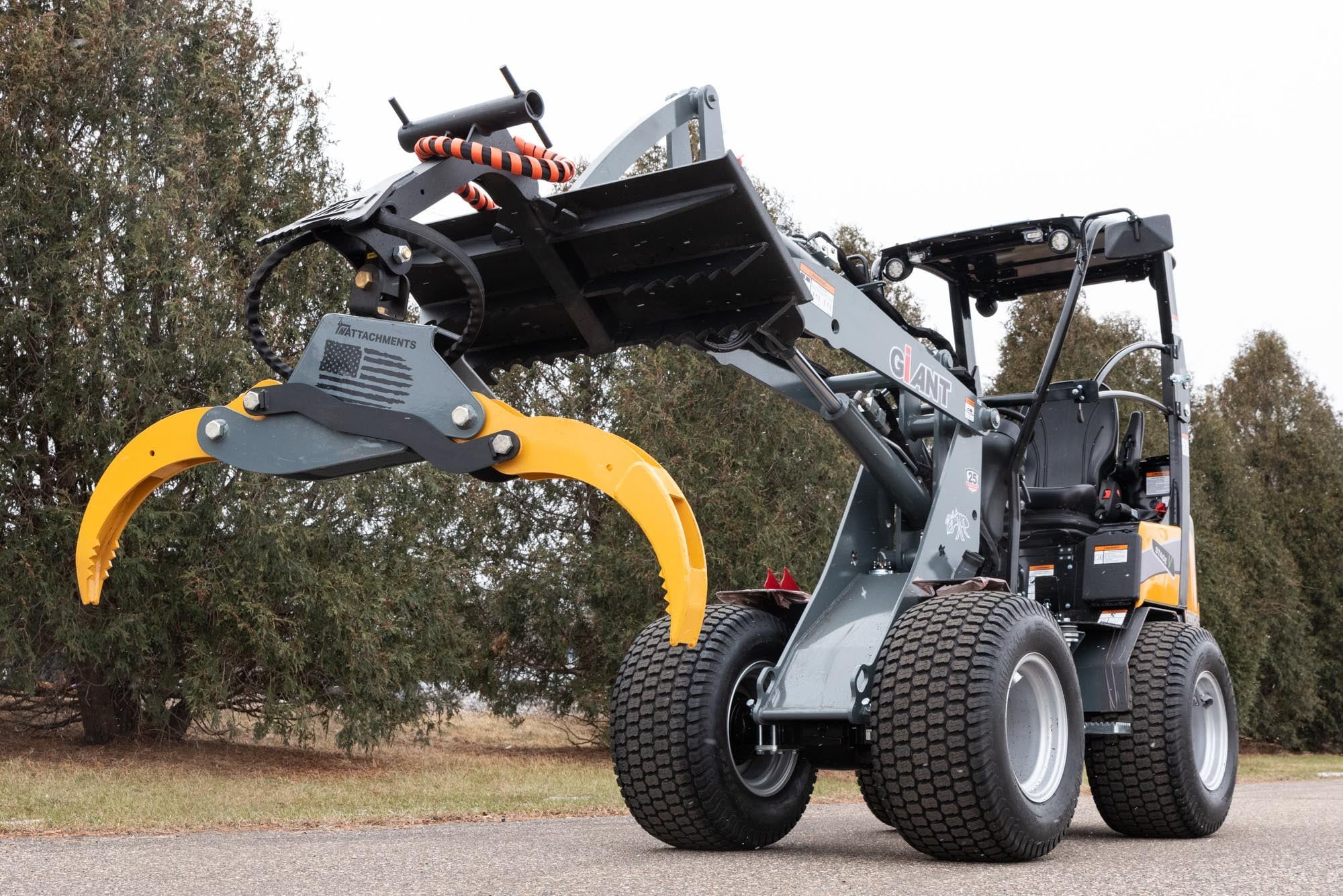 Giant G2200HD+ Sporting a matching TNAttachments HD Mini Grapple